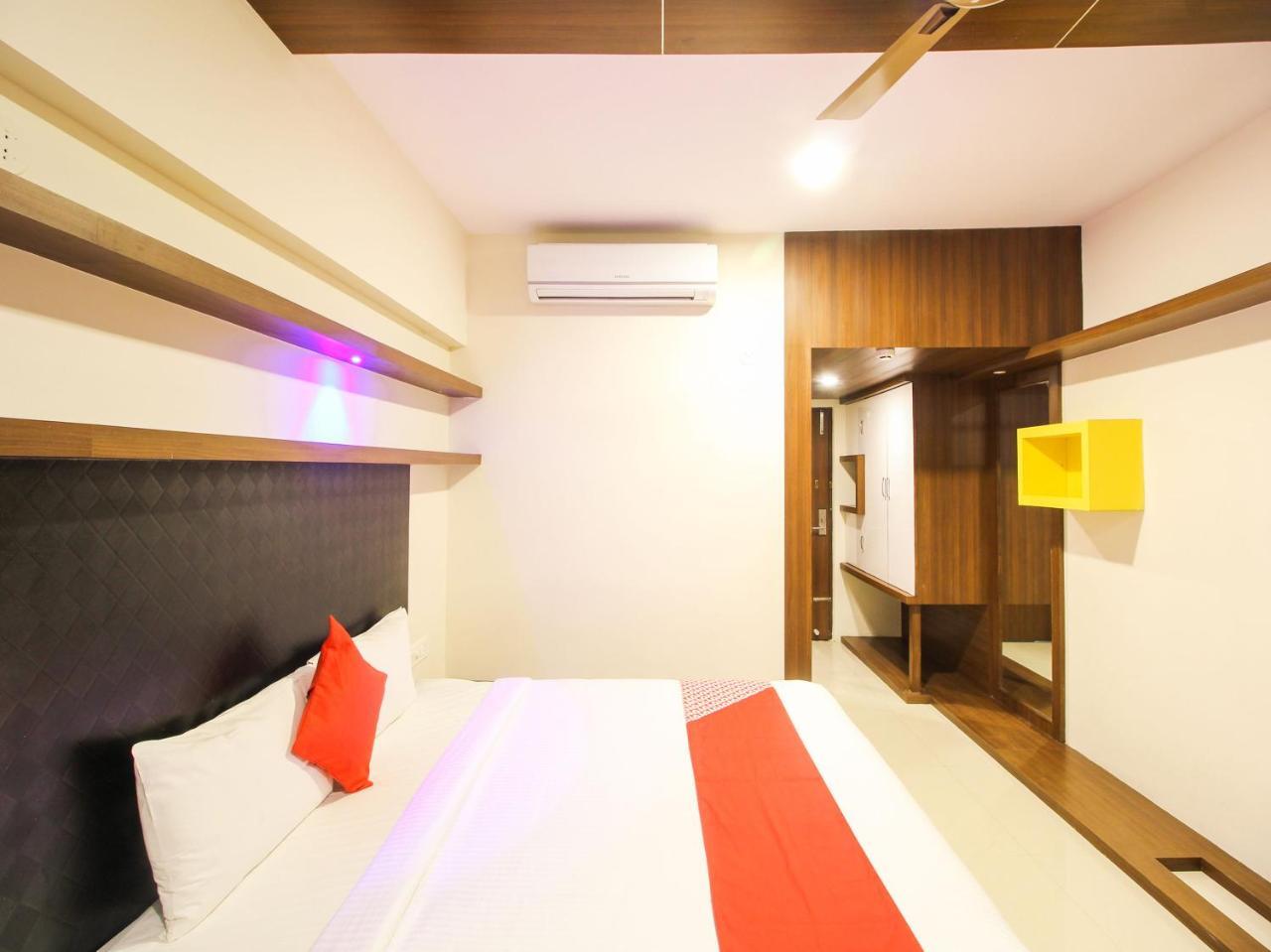 Rio Meridian Hotel Mysore Esterno foto