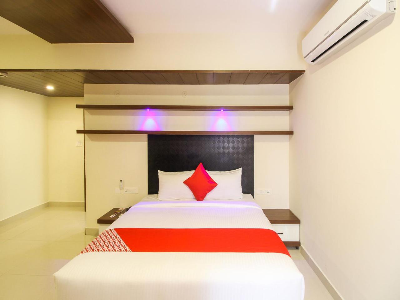 Rio Meridian Hotel Mysore Esterno foto