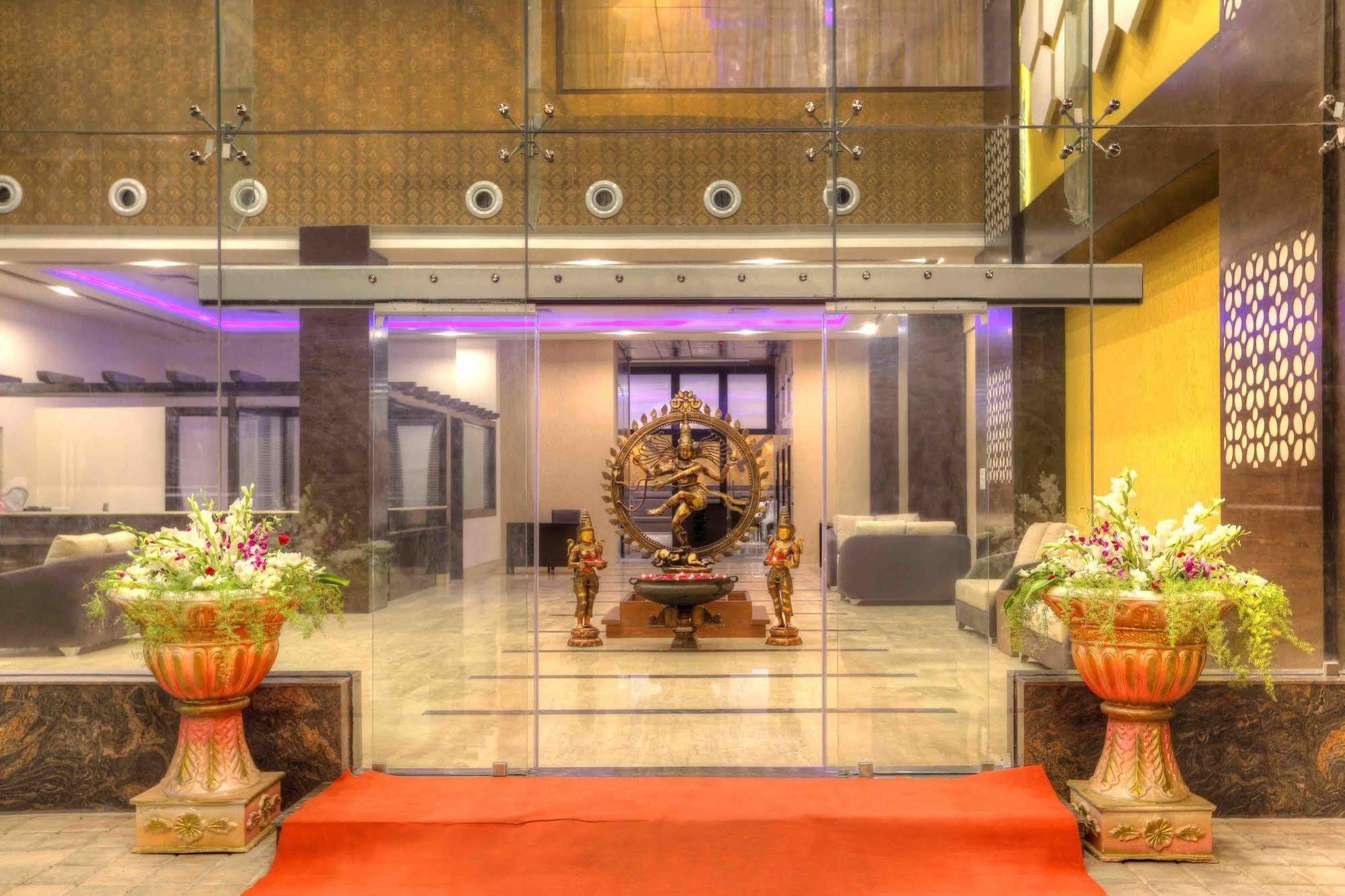 Rio Meridian Hotel Mysore Esterno foto
