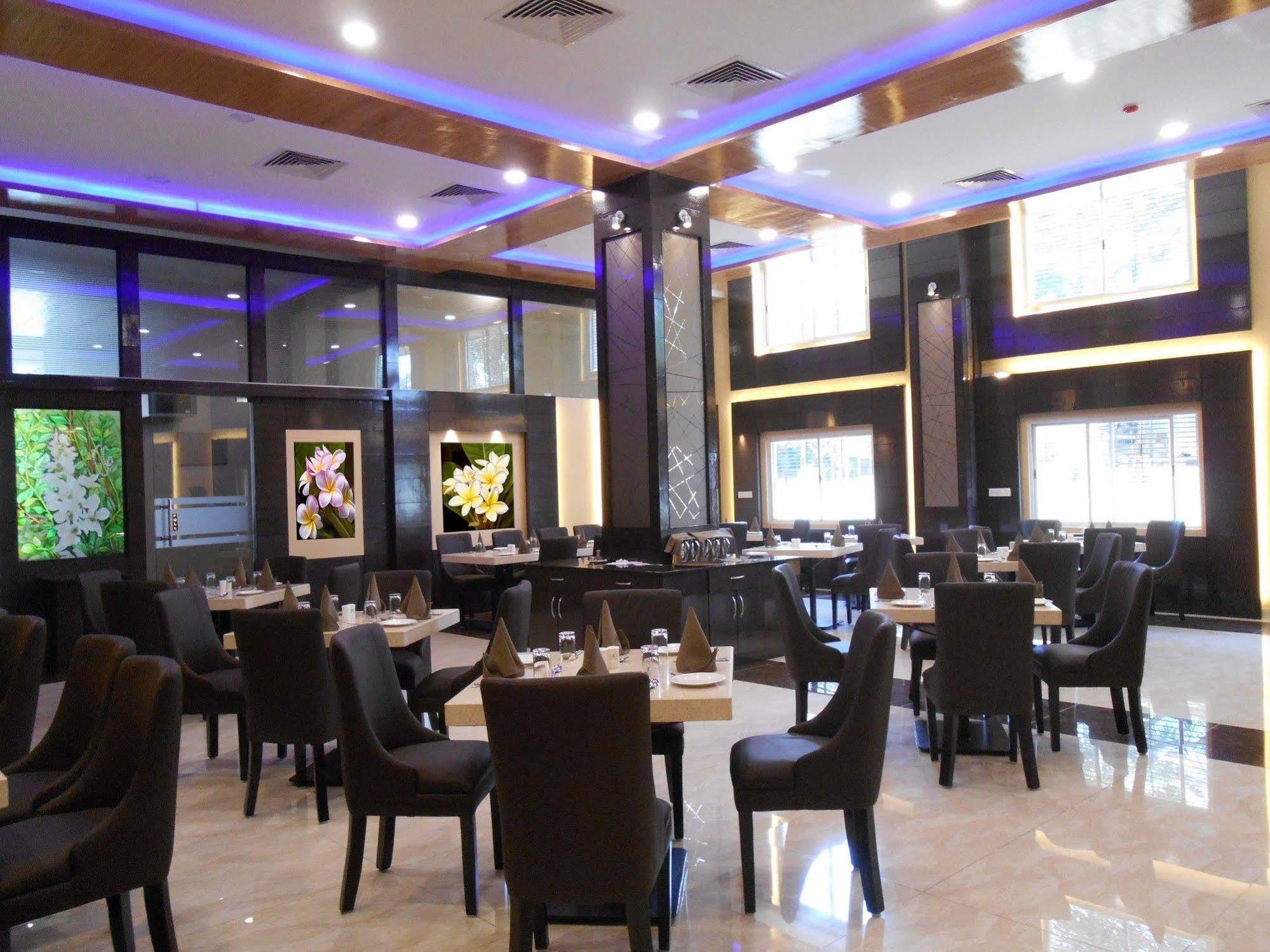 Rio Meridian Hotel Mysore Esterno foto