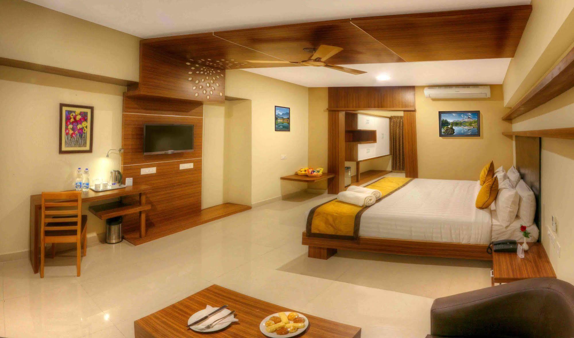 Rio Meridian Hotel Mysore Esterno foto