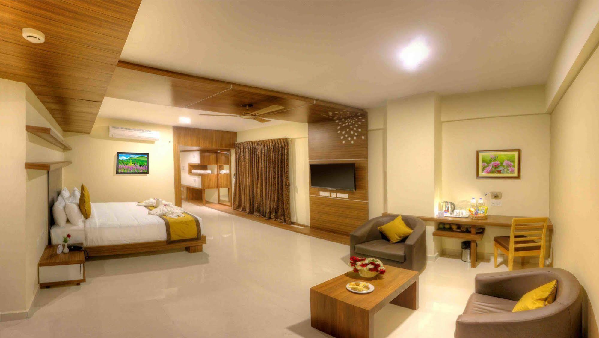 Rio Meridian Hotel Mysore Esterno foto