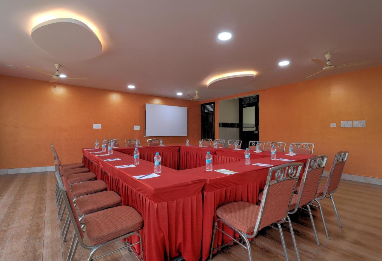 Rio Meridian Hotel Mysore Esterno foto