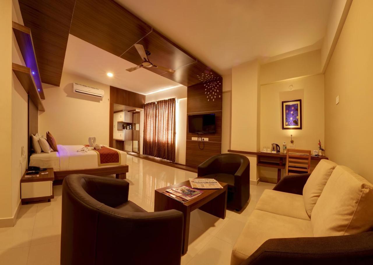 Rio Meridian Hotel Mysore Esterno foto