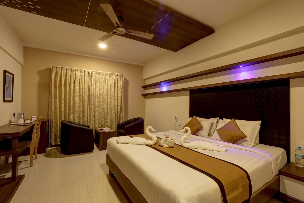 Rio Meridian Hotel Mysore Esterno foto