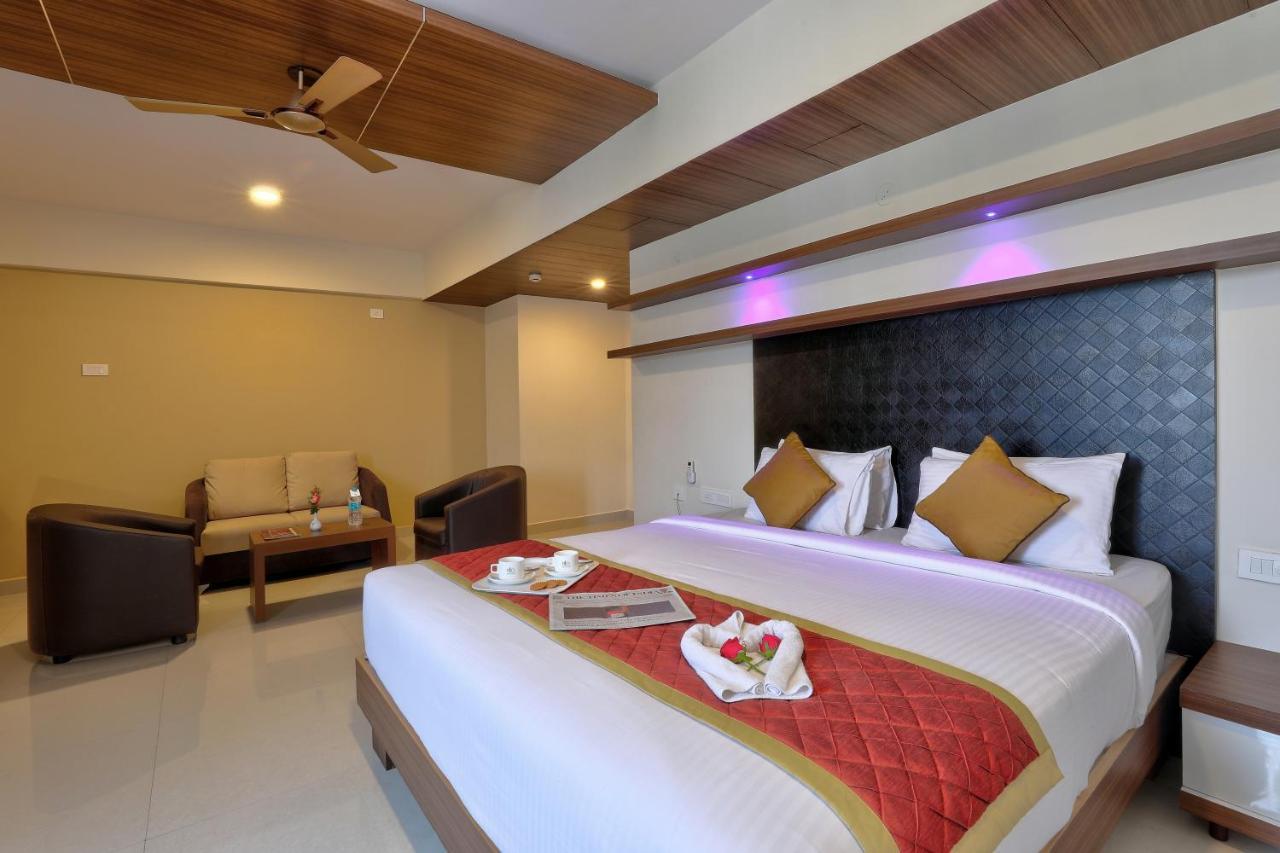Rio Meridian Hotel Mysore Esterno foto